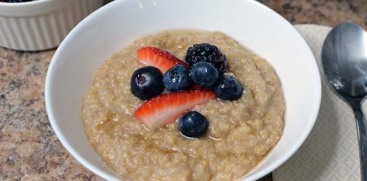 Chai-Spiced Healthy Breakfast Quinoa Porridge with Berries